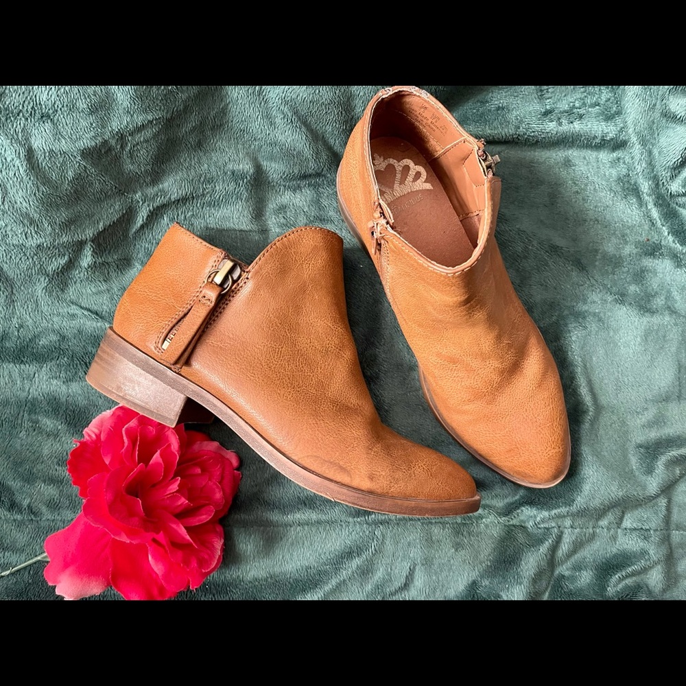 Fergalicious Nash Bootie Size 7.5